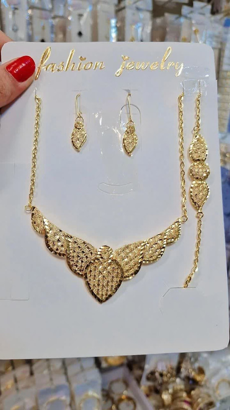 سرویس زنانه برنجی با آبکاری طلایی و طراحی الهام گرفته از طلا
