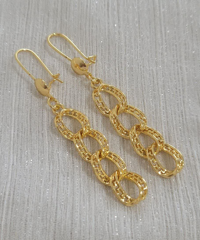 گوشواره کارتیه ورساچ City Gold با طراحی زنجیری رنگ ثابت