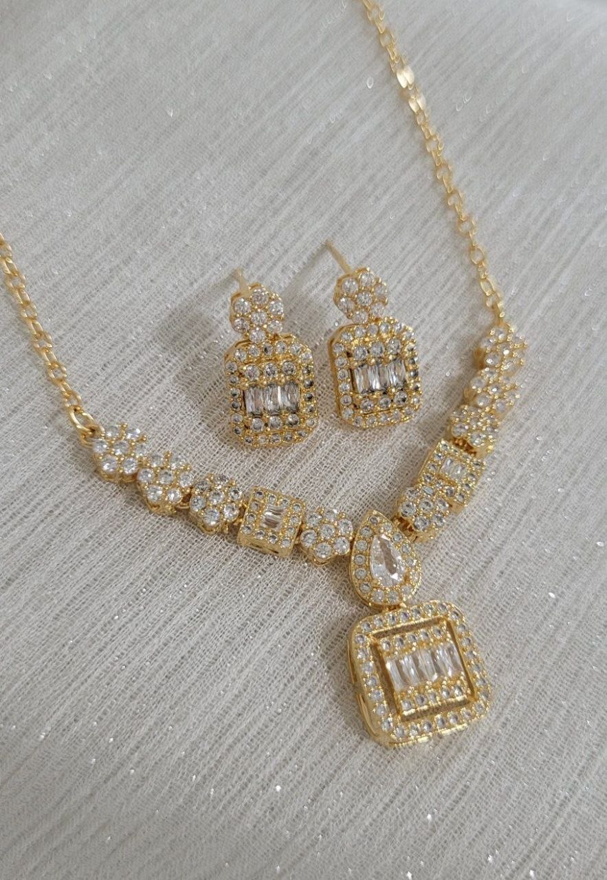 نیم ست جواهری زنانه برند پرنس در سه طرح خاص با نگین‌های درخشان و تراش جواهری