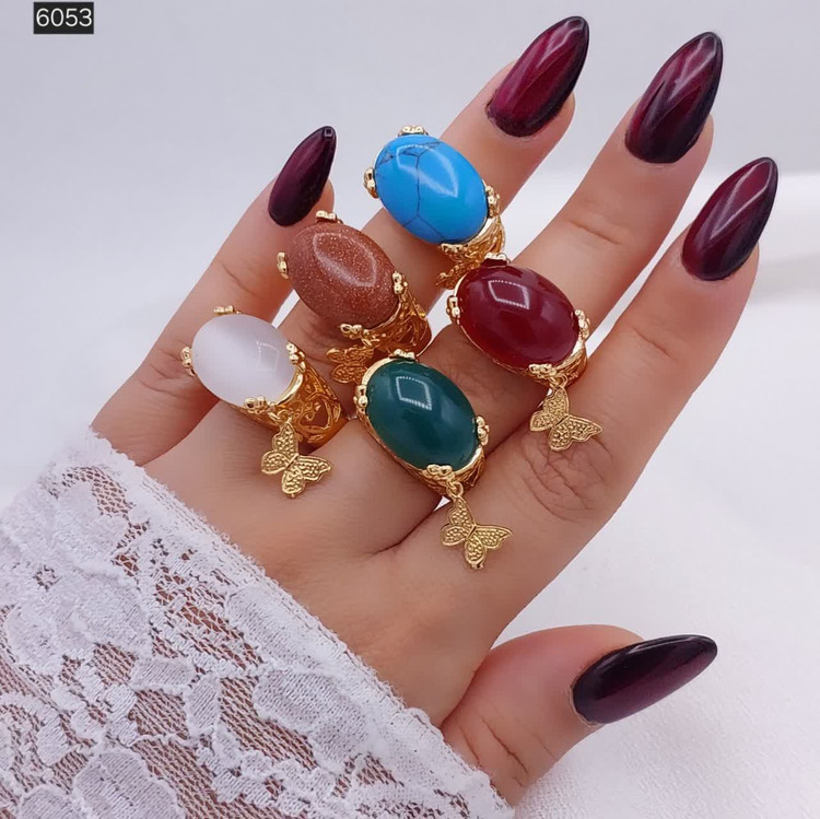 انگشتر سنگدار زنانه آویز پروانه کد ۶۰۵۳ با آویز ظریف و جلوه درخشان سنگها