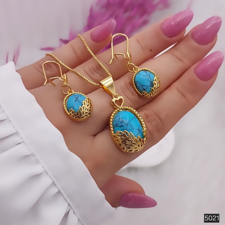 نیمست سنگدار زنانه مدل نگار برند مای دیر با طراحی ظریف و درخشان مناسب مهمانی و استفاده روزمره
