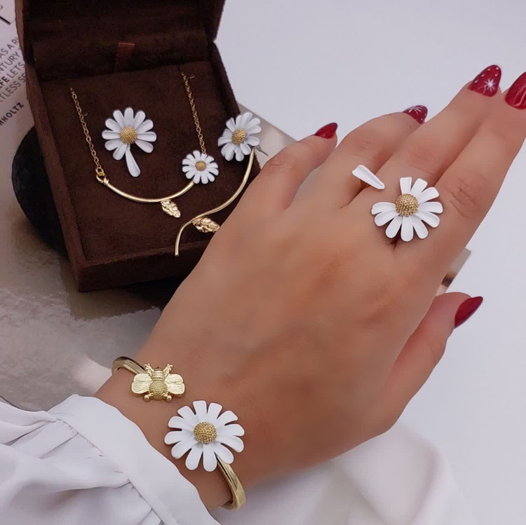 خرید سرویس جدید بابونه مناسب استفاده مجلسی و روزمره
