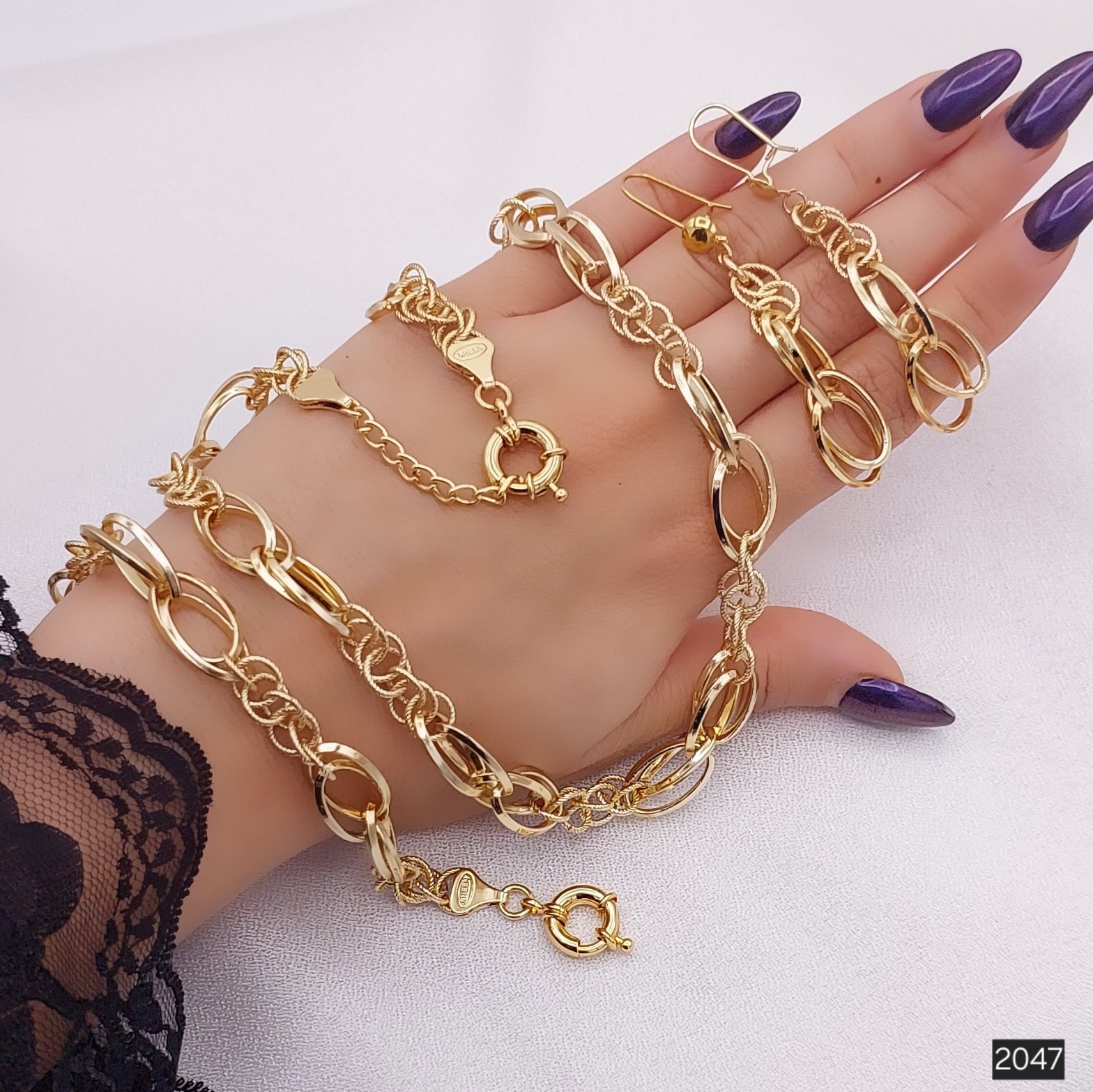نمایی از درخشش خیره‌کننده سرویس حلقه‌ای بافت نرگس شین کد ۱۲۲۵ با طرح تراش