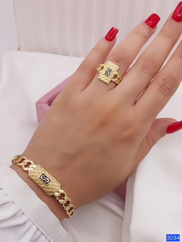 طراحی شیک و لوکس ست ورساچ کارتیه ۳۰۳۴ با رنگ ثابت و ظاهر کاملا مشابه طلا