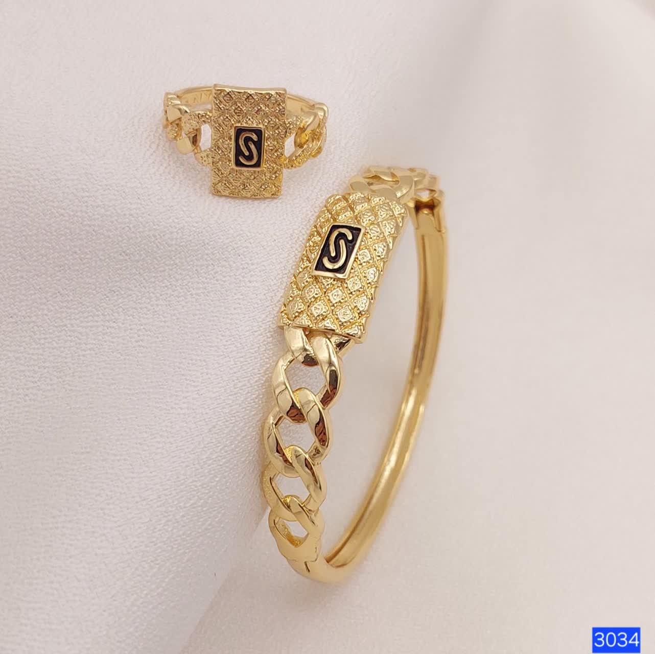 طراحی شیک و لوکس ست ورساچ کارتیه ۳۰۳۴ با رنگ ثابت و ظاهر کاملا مشابه طلا