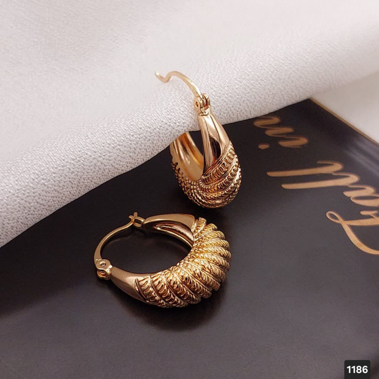 گوشواره درشت ژوپینگ مدل ساناز ضد حساسیت و رنگ ثابت مناسب برای استایل خاص