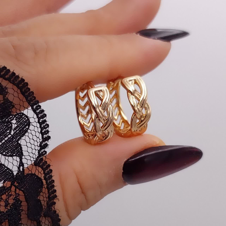 گوشواره ژوپینگ تراشدار کد ۱۱۶۶ ضد حساسیت مناسب برای استایلهای مجلسی و روزمره