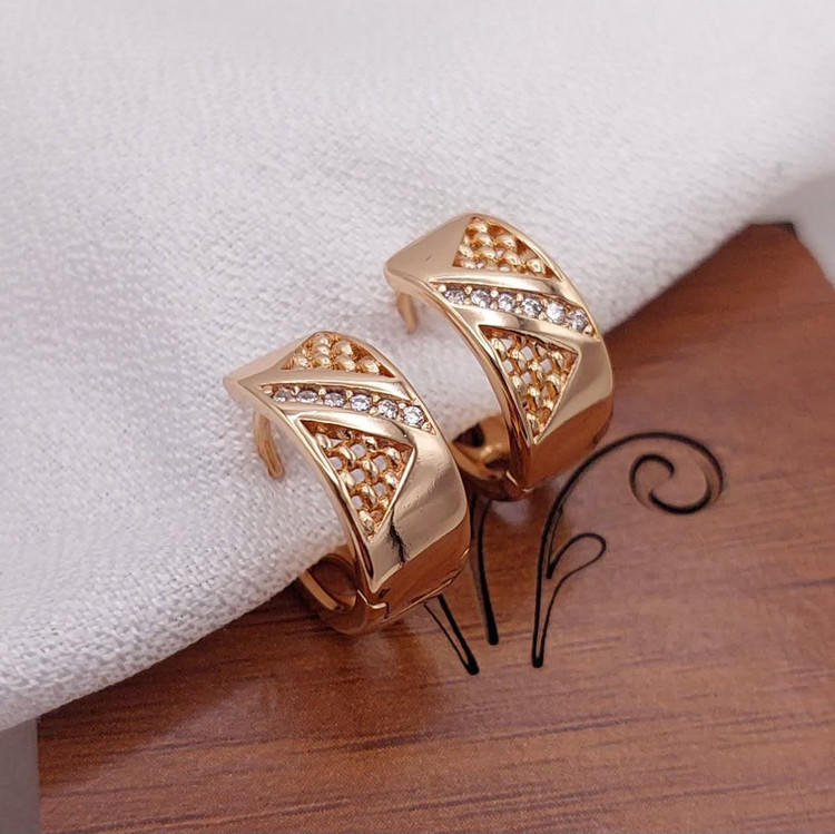 گوشواره ژوپینگ تراشدار کد ۱۱۶۶ ضد حساسیت مناسب برای استایلهای مجلسی و روزمره