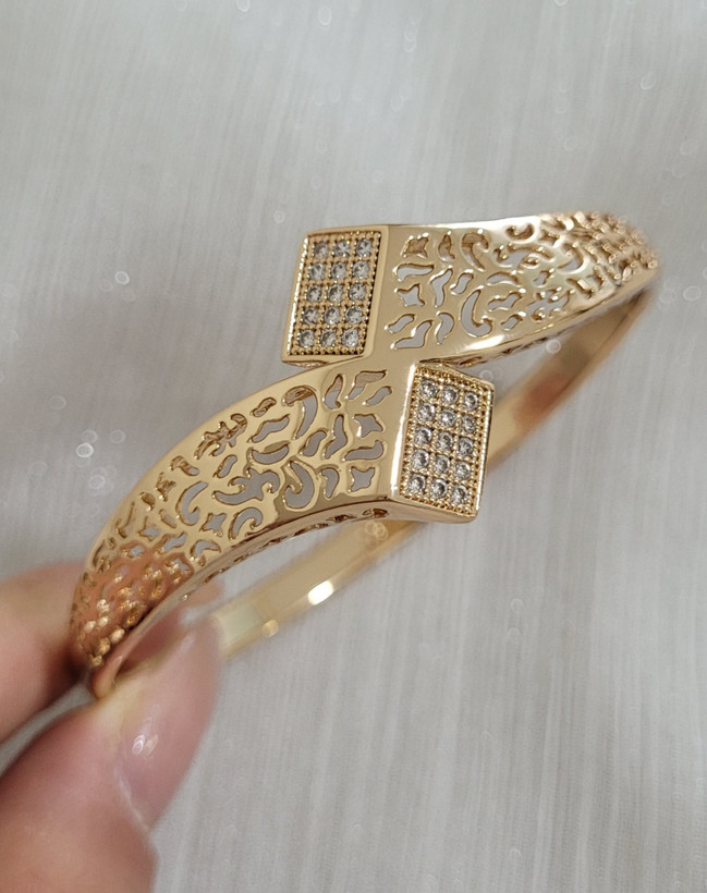 سه مدل دستبند قفلی نگیندار ژوپینگ مناسب استایل مجلسی و هدیه بانوان