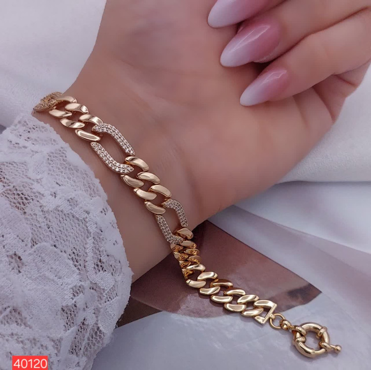 ۱. دستبند ژوپینگ اصل زنانه طرح کارتیه کد 40120 ۲. خرید دستبند کارتیه ژوپینگ با آبکاری طلای واقعی ۳. دستبند زنانه شیک کارتیه برند ژوپینگ رنگ ثابت رستا