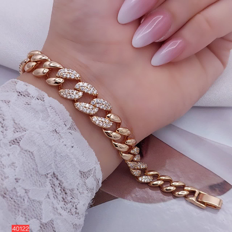 ۱. دستبند ژوپینگ اصل زنانه مدل سارا کد 40122 ۲. خرید دستبند زنانه برند ژوپینگ طرح سارا با آبکاری طلا ۳. دستبند شیک و خاص مدل سارا ژوپینگ رنگ ثابت در بدلیجات رستا