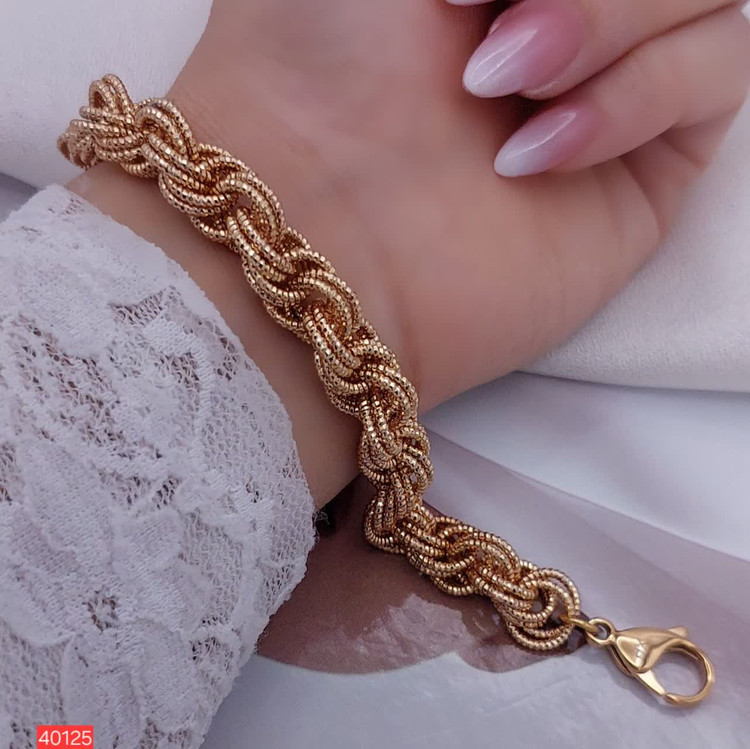 1. دستبند پهن ژوپینگ اصل زنانه با آبکاری طلا و درخشش فوقالعاده 2. خرید بدلیجات رنگ ثابت زنانه طرح تراشدار ژوپینگ از رستا 3. دستبند مارک ژوپینگ ضد حساسیت و خاص مدل کد 40125