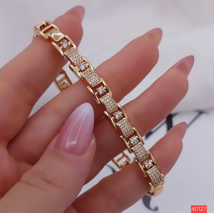1. دستبند زنانه ژوپینگ اصل مدل مریم با آبکاری طلای لوکس و درخشان 2. خرید بدلیجات ژوپینگ رنگ ثابت زنانه مدل مریم از فروشگاه رستا 3. دستبند مارک ژوپینگ ضد حساسیت مدل مریم کد 40127 زیبا و خاص