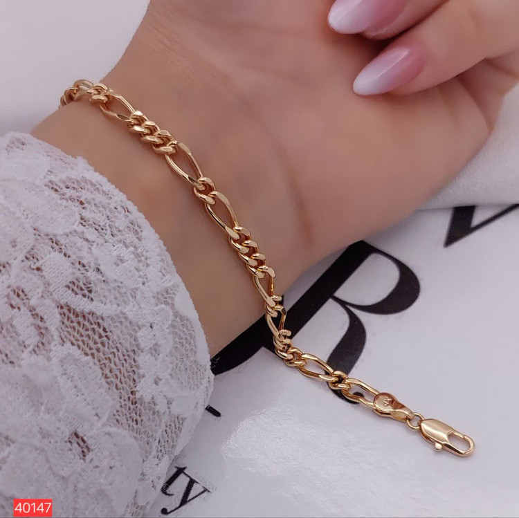 1. دستبند ژوپینگ اصل زنانه طرح فیگارو باریک با آبکاری طلای لوکس و درخشان کد 40147 2. خرید دستبند مارک ژوپینگ رنگ ثابت مدل فیگارو باریک کد 40147 از فروشگاه بدلیجات رستا 3. دستبند ظریف ژوپینگ فیگارو زنانه ضد حساسیت با کیفیت ساخت تضمین شده و طراحی مدرن