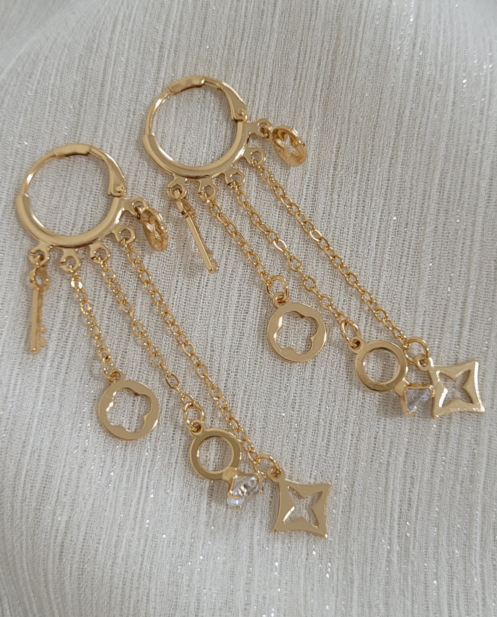 گوشواره آویز طرح طلا کد 9090 برند سیتی گلد با ظرافت و درخشش فوق‌العاده