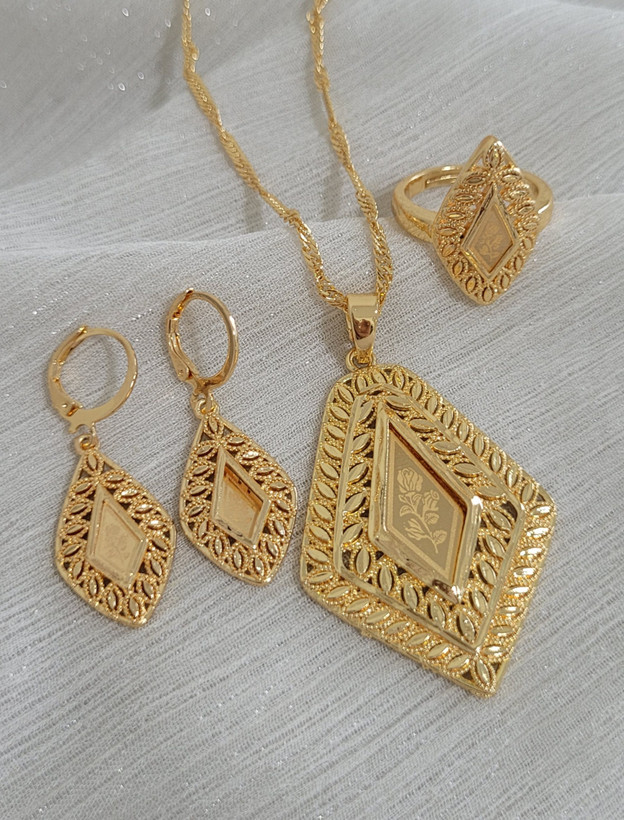 سرویس زنانه طرح گل بیضی طلا روس