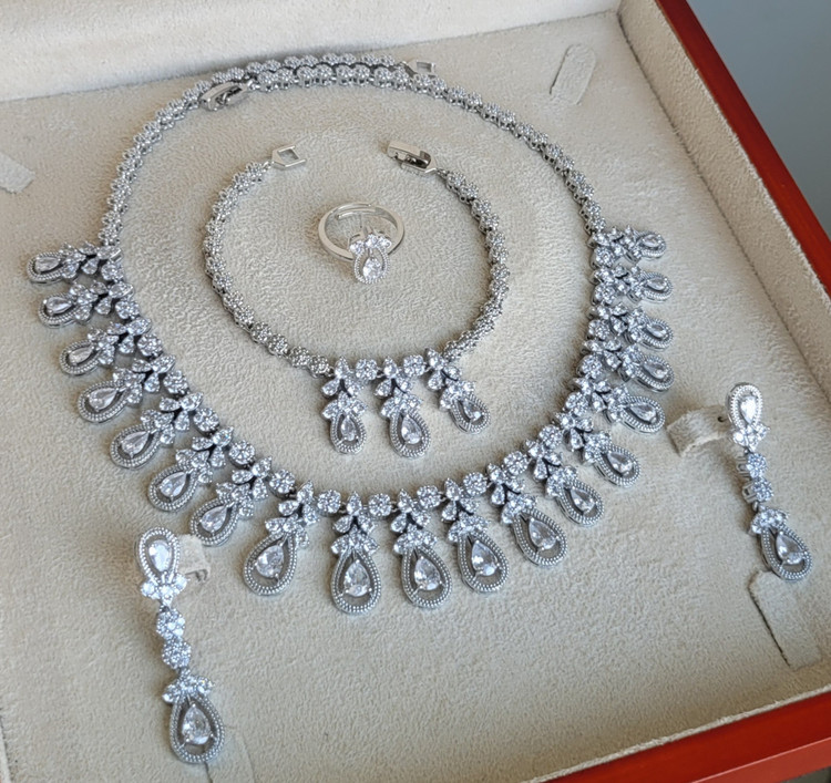 سرویس سنگ طرح جواهر سفید مدل اشکی کد 0001 با طراحی لوکس و درخشش فوقالعاده