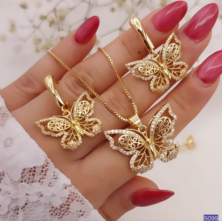 عکس نیم ست جواهری پروانه نگینی زنانه برند NYH آبکاری apj کد 5099 نمای نزدیک نگین های مخراجکاری شده نیم ست پروانه استیل کوپر کد 5099 نیم ست زنانه مجلسی پروانه جواهری رنگ ثابت برند NYH بدلیجات رستا